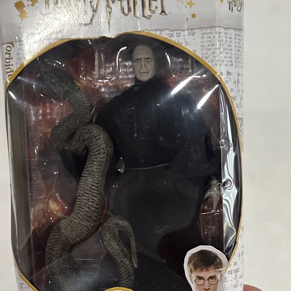Warner Bros. Harry Potter Voldemort Figure with Snake - Picture 9 of 10